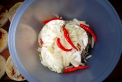 Recept na nakládaný hermelín s chilli papričkama